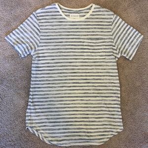 Men’s ON THE BYAS scoop t-shirt. Sz. Small